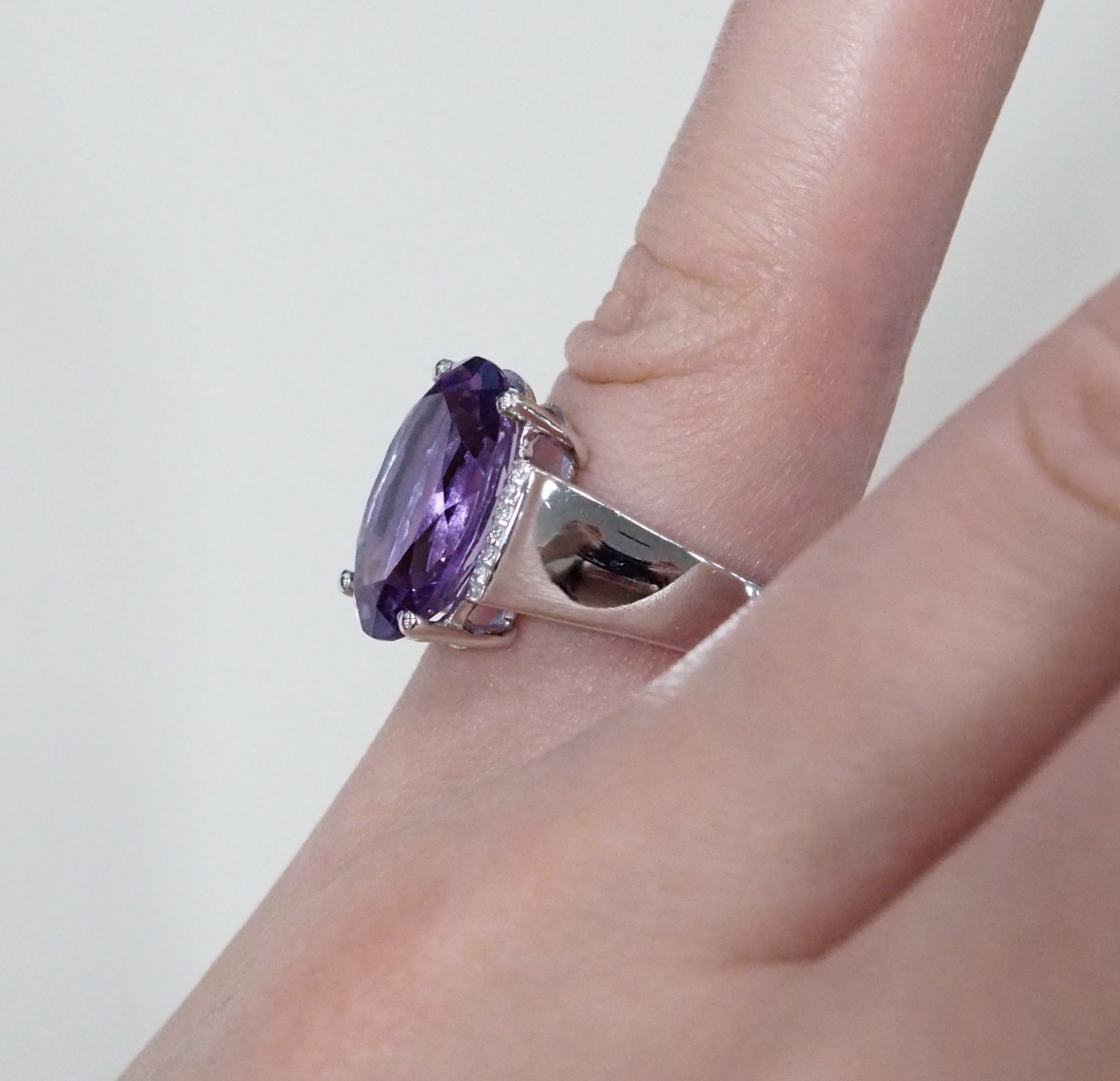 Серебряное кольцо с аметистом